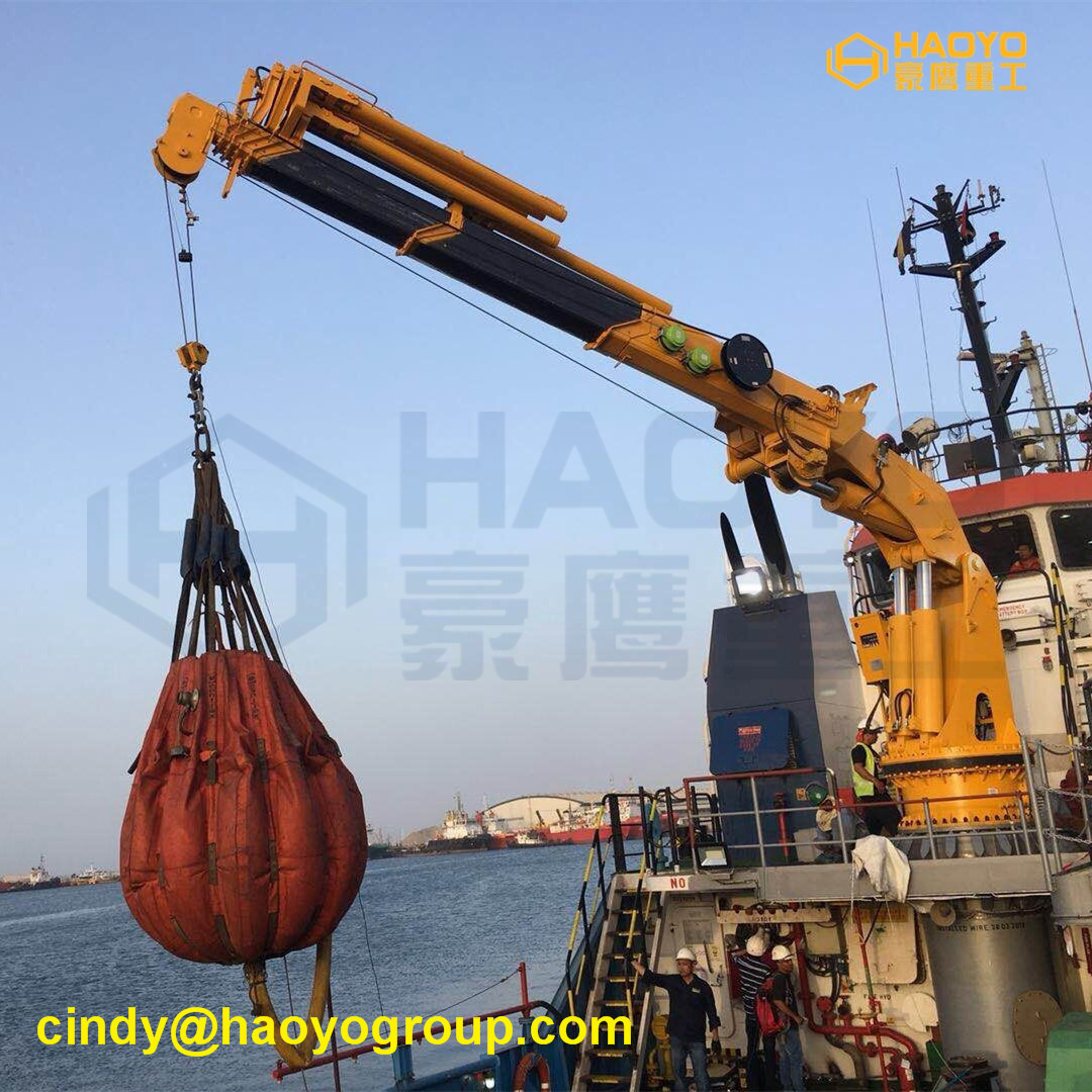 China Marine Hydraulic Foldable Boom Ship Crane Types Marine Ship Crane on sale