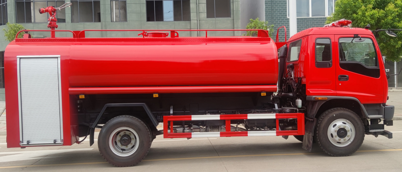 China 10800L Large Capacity Water Tank Fire Truck 177KW 6 Wheeled For Fire Fighting on sale
