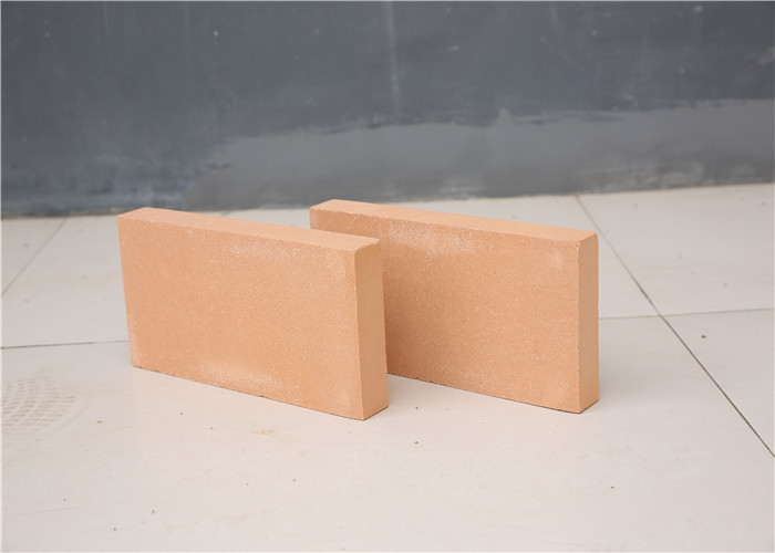China Eco Friendly Furnace Refractory Bricks Easy Operation Insulating Materials Type on sale