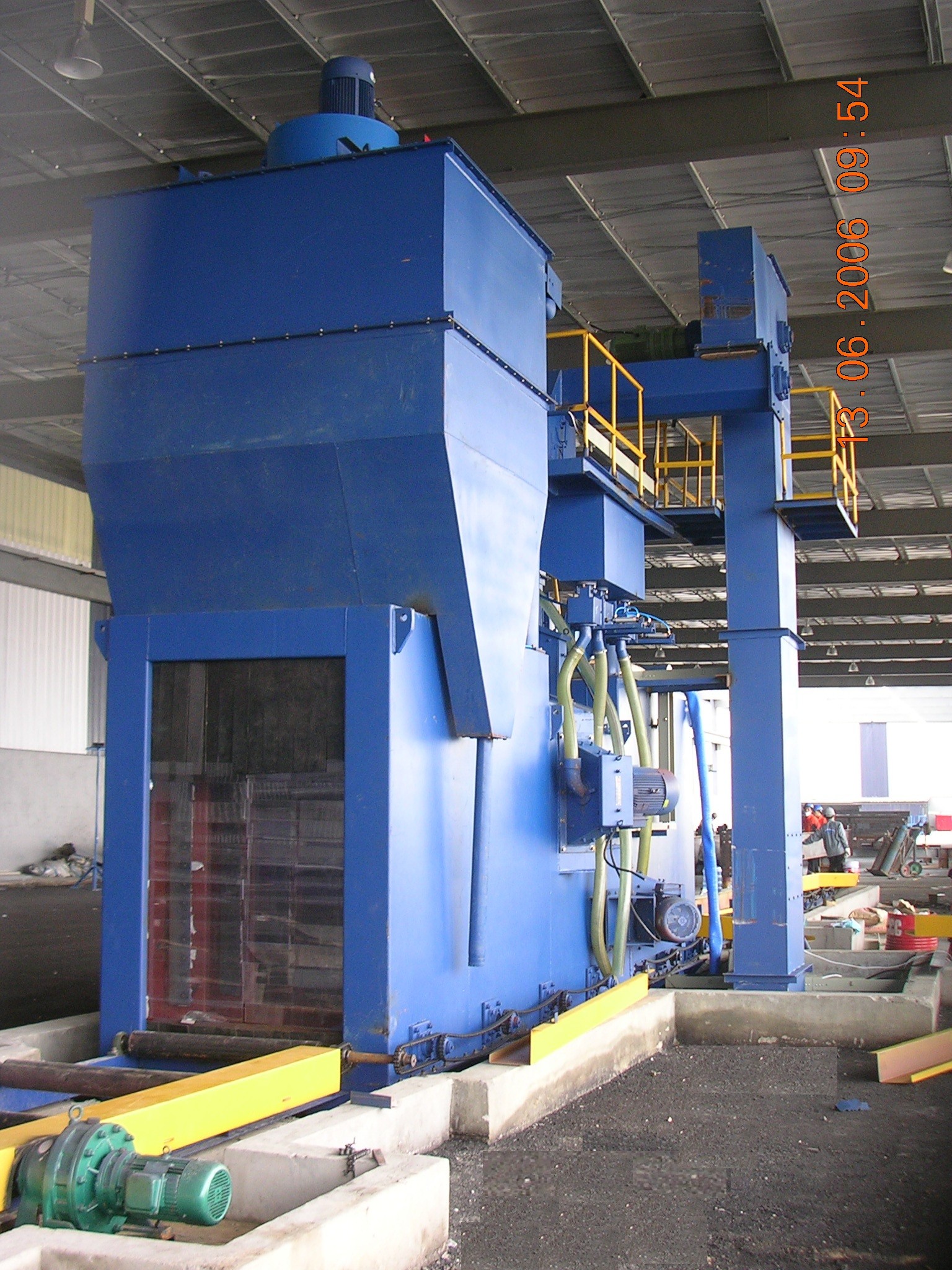 China Industrial Steel shot blasting equipment for blasting of H beams , Angles and flat on sale