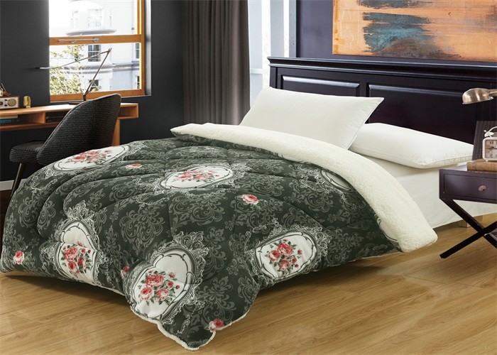 Best Customized Color Winter Quilt Sets Straight / Oblong Shape With ISO9001 Certificated wholesale
