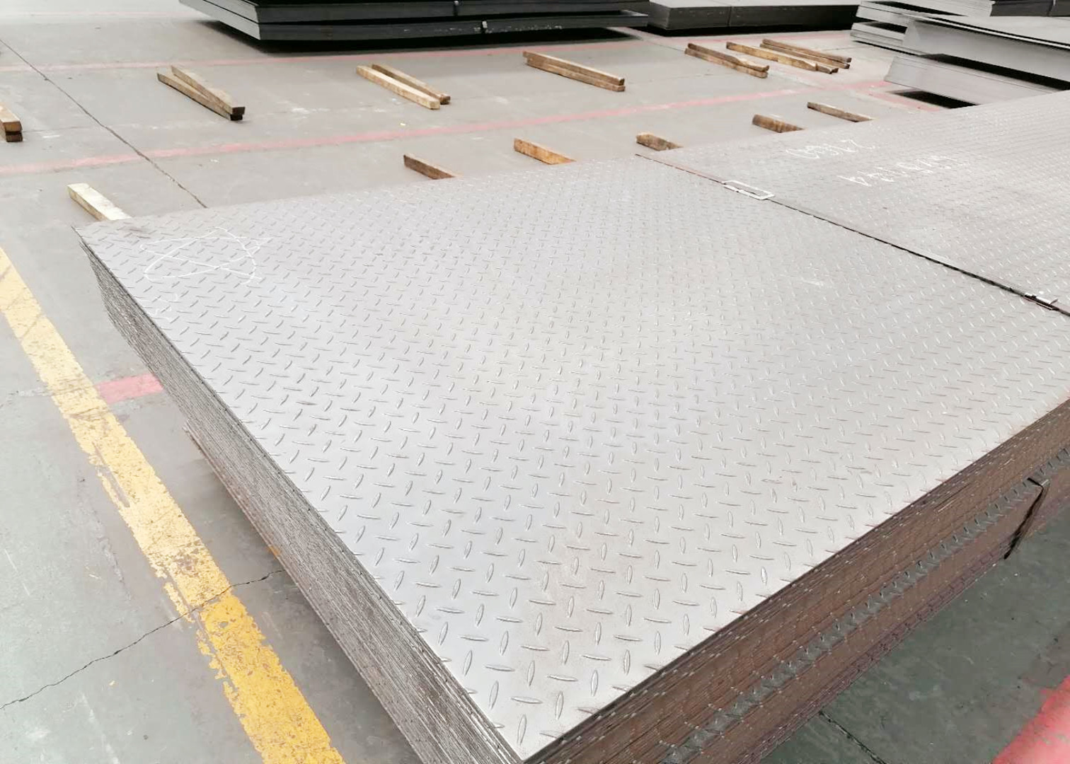Best ASTM A553 A553M Boiler Alloy Steel Sheet Plate / Pressure Vessel Plates 600mm To 2500mm wholesale