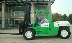 China Port / Wharf Compact Lift Trucks , Diesel Engine Forklift Truck Customised Color on sale