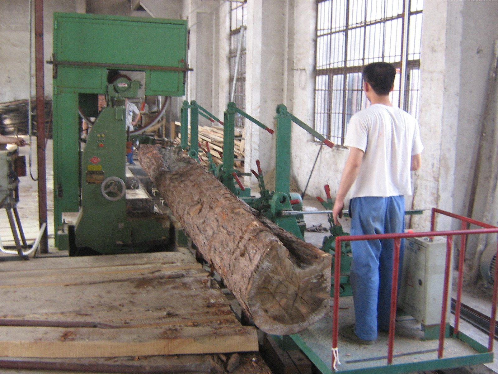 China Woodworking vertical band saw with carriage, Sawmill Log Carriage for sale on sale