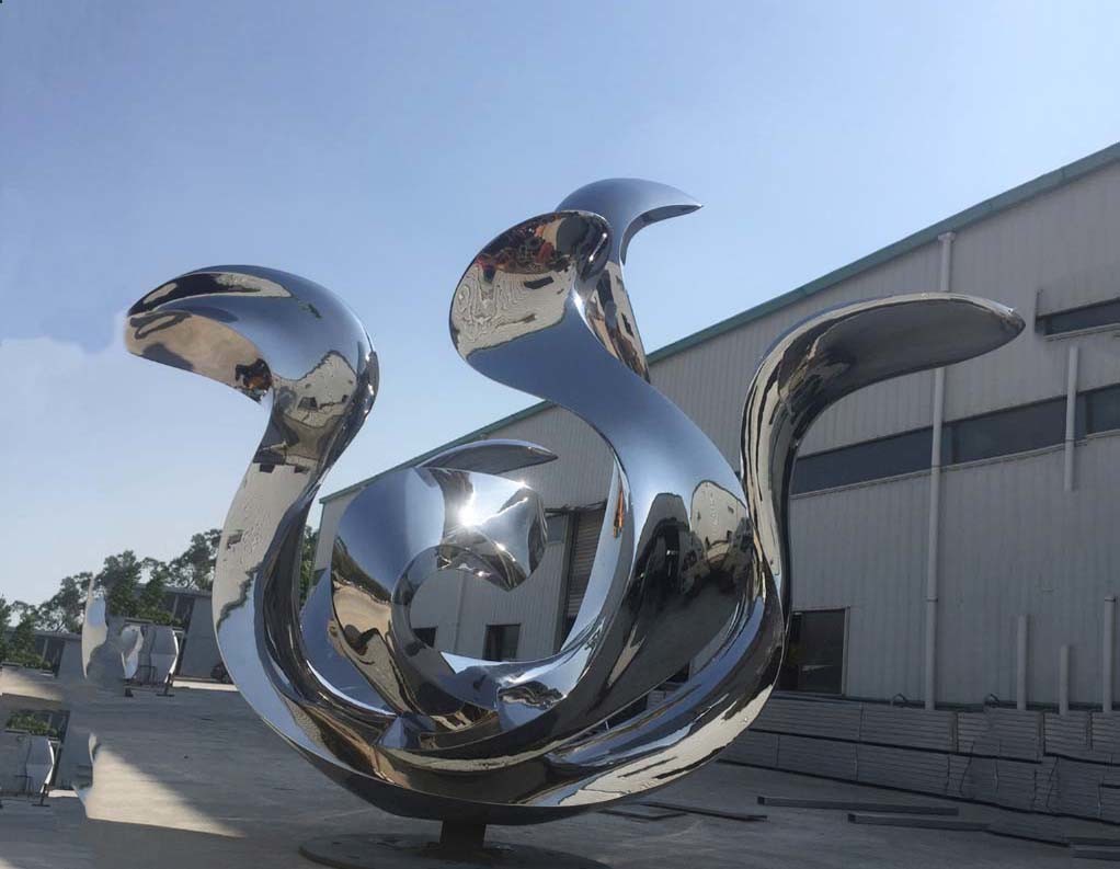 China ODM / OEM Outdoor Modern Sculptures Realistic Style Customized Size for sale