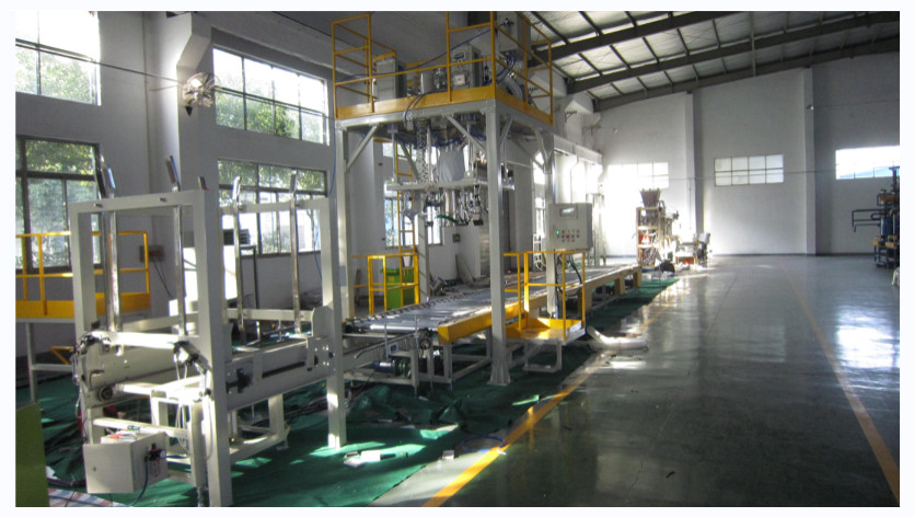 China Chemical Raw Materials Weighing Packing Machine , Jumbo Bag Packing Machine 500-2000kg on sale