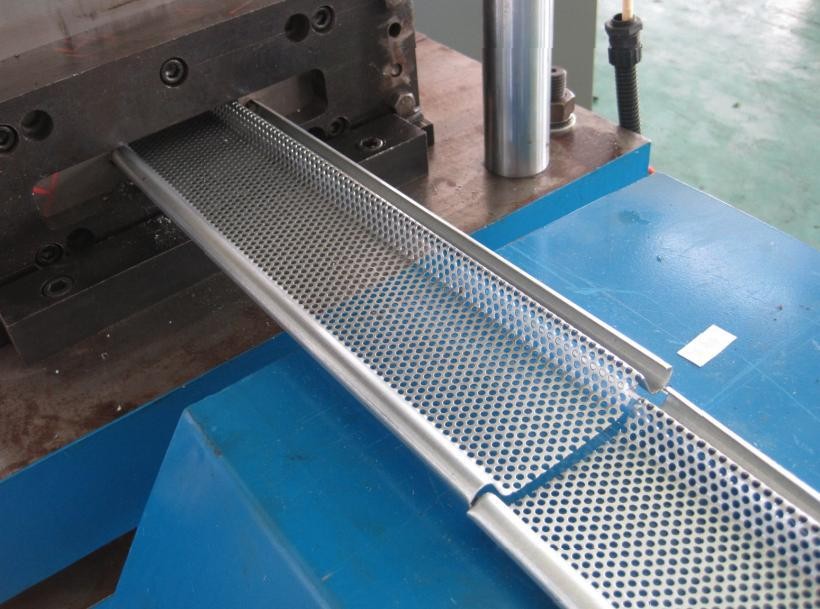 China 0.6mm - 1.5mm Galvanized Steel Rolling Shutter Door Roll Forming Machine Hydraulic Pre-punching on sale