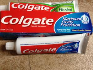 Best Colgate toothpaste for whitening teeth, strengthens teeth freshens breath 100ml wholesale