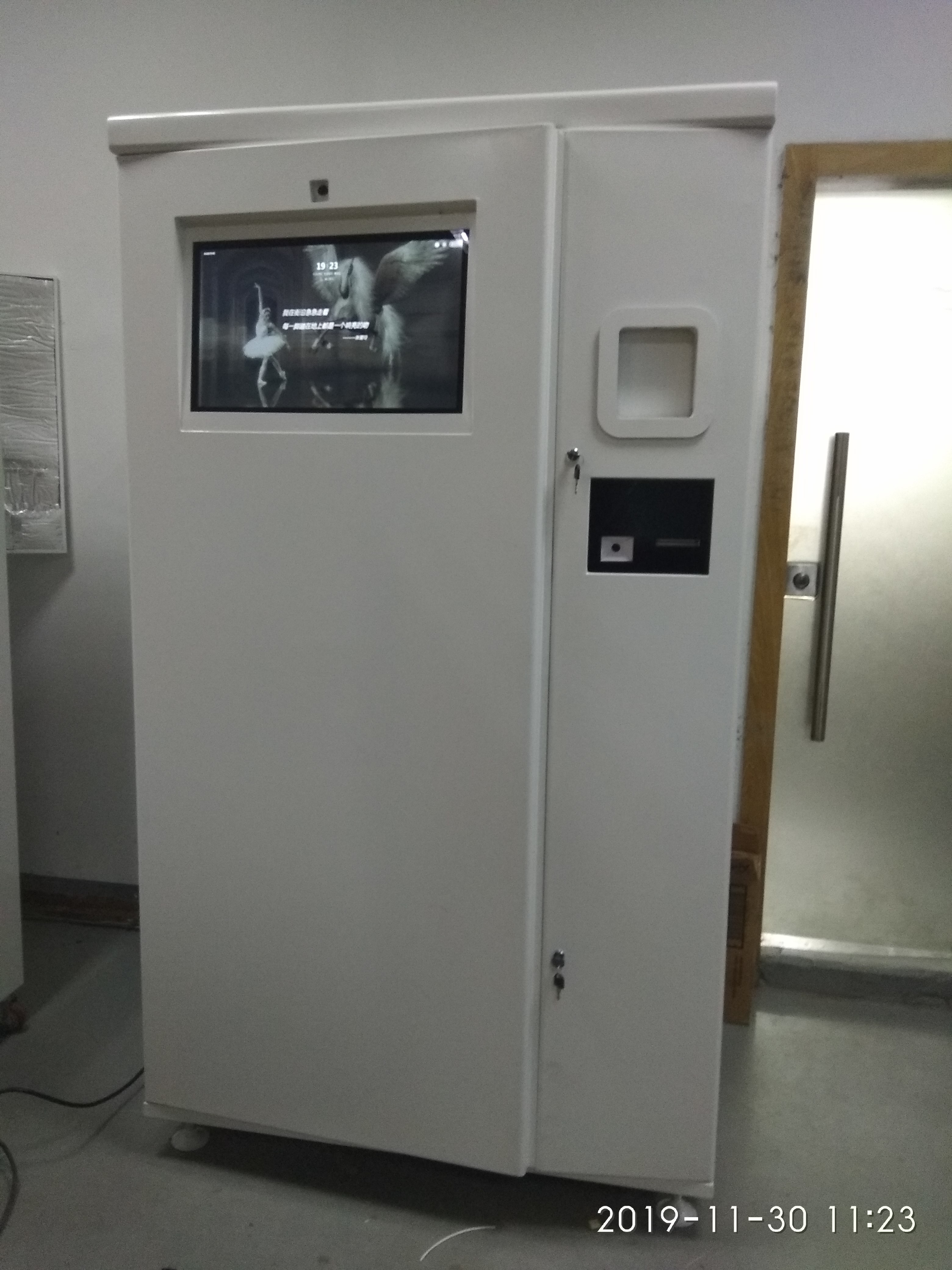 China Waterproof 21.5 Inch Screen Recycle Vending Machine OEM ODM on sale