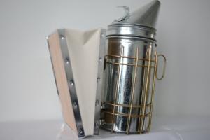 Best Bee Hive Equipment  Galvanized Bee Smoker  Stainless Steel Material For Beekeepers wholesale