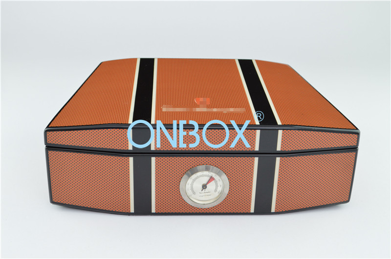 China Cedar Wood Cigar Boxes In Luxury High Gloss Painting With Humidometer In Customized Pattern on sale