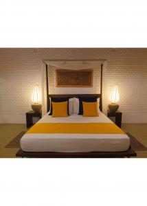 Best Custom Contemporary 5 Star Hotel Bedroom Furniture With 3 Years Warranty wholesale