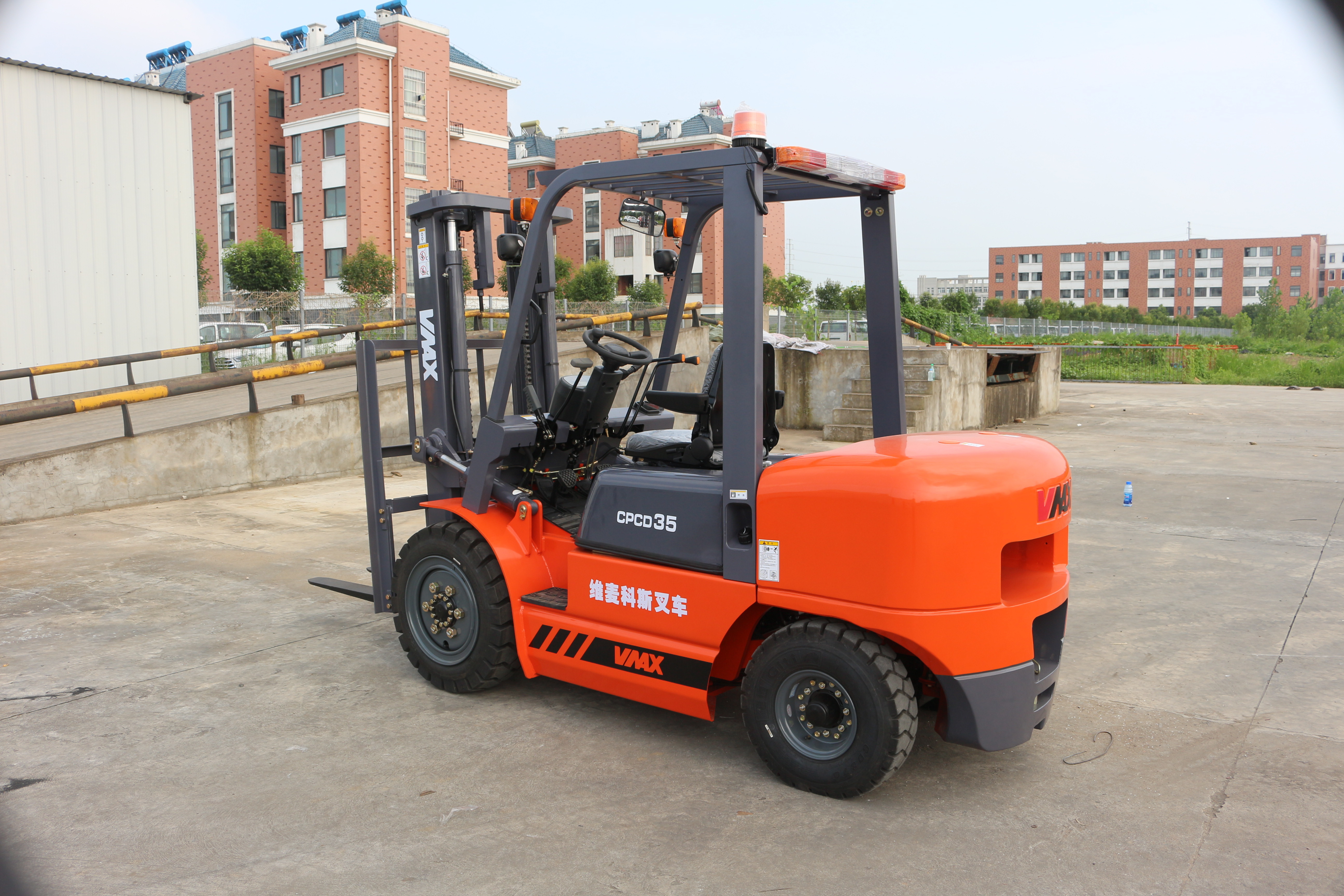 China VMAX 3.5 Tons Diesel Operated Forklift Stable Performance 2693 * 1225 * 2105mm on sale