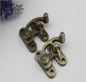 China Durable classical hanging brush anti brass color zinc alloy wooden box clip locks on sale