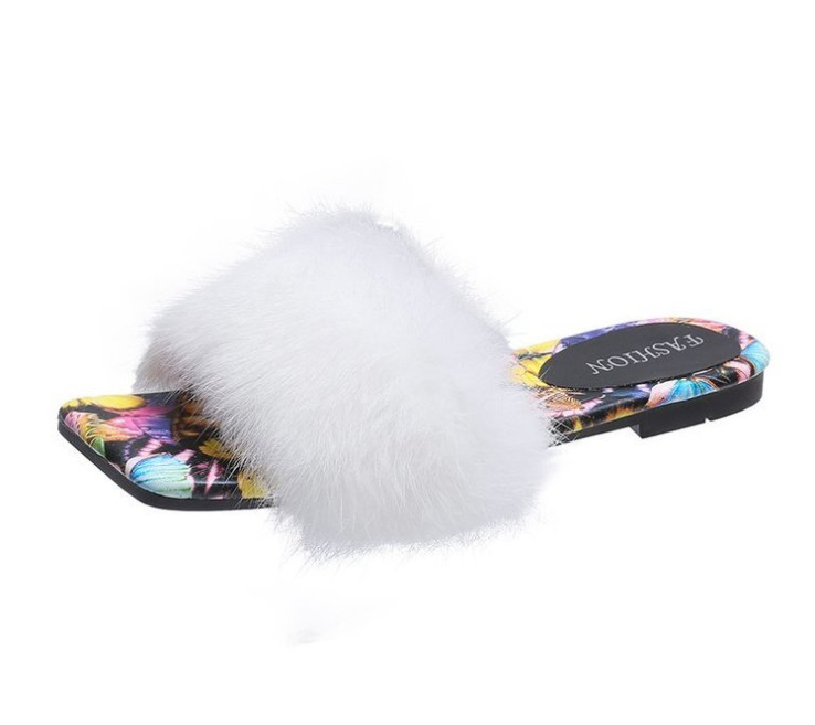 China New Design White Wholesale price real fur slippers flush soft raccoon fur slipper outdoor slider sandals slides For lady on sale
