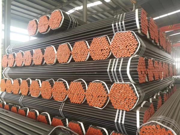 Black API 5L ASTM A106 A53 Seamless Steel Pipe For Petroleum Pipeline Industrial