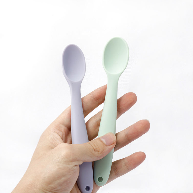 China Food grade Baby eat food spoon children feeding silicone spoon on sale