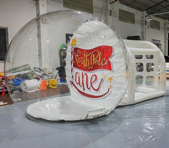 China Custom Background Inflatable Human Size Snow Globe Giant Christmas Snow Globes Photo Booth on sale