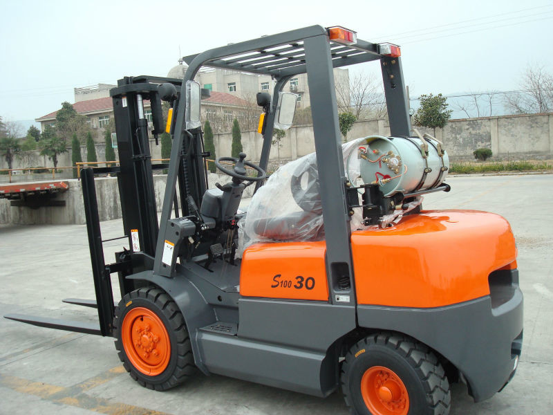 China 500mm Load Center Gasoline LPG Forklift With Operator Type Driver Seat on sale