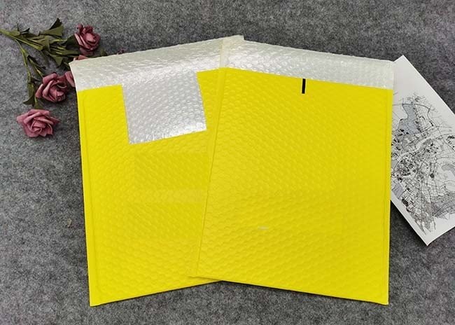 China Custom Printed Padded Mailing Envelopes Eco - Friendly Bubble Wrap Mailers on sale
