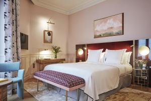 Best Popular Smart Upholstery Modern Hotel Bedroom Furniture Set Environmentally Friendly wholesale