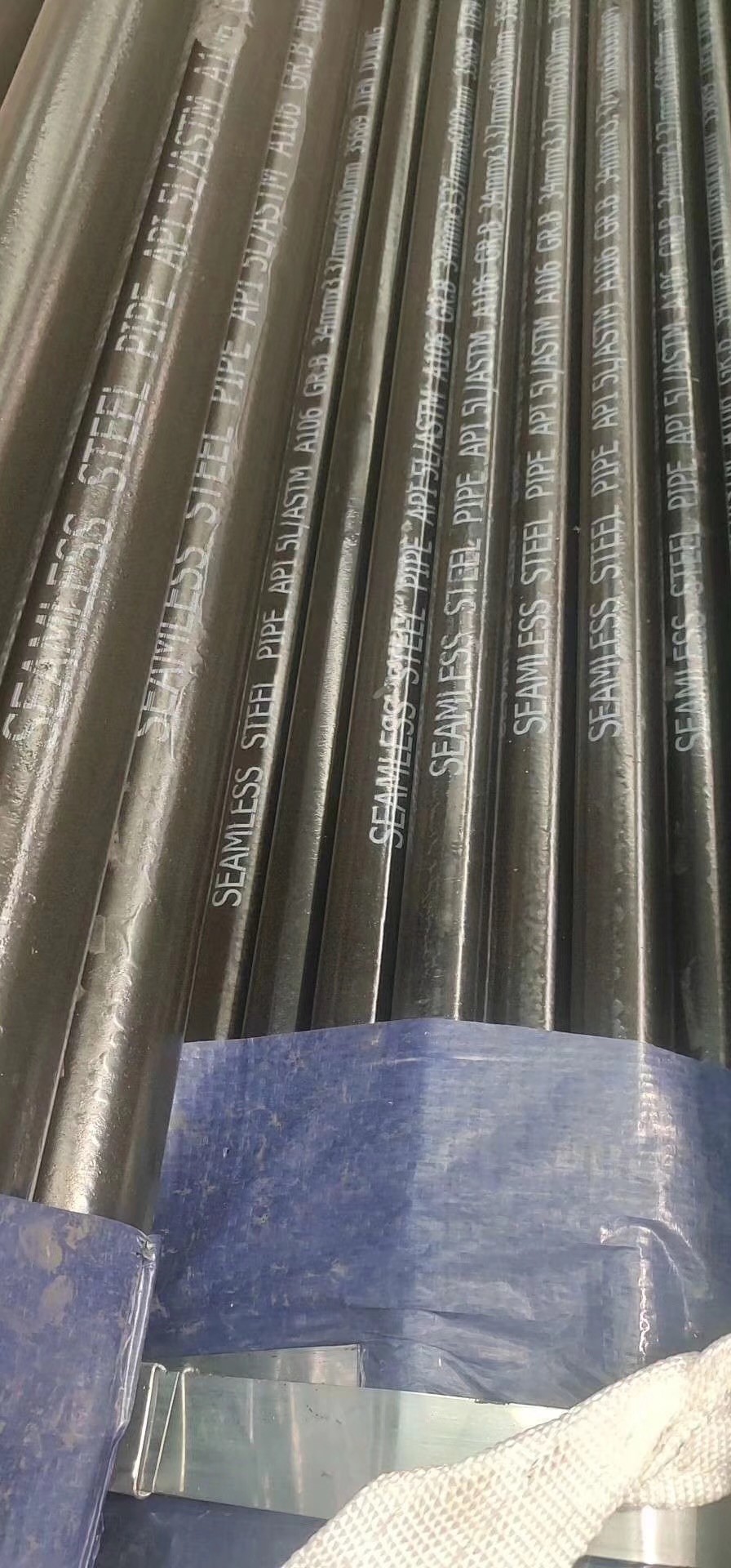 Best Black API 5L ASTM A106 A53 Seamless Steel Pipe For Petroleum Pipeline Industrial wholesale