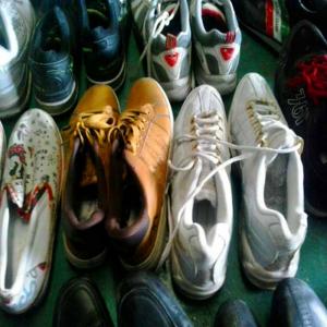 China Wholesale cheap price of used shoes second hands shoes China shoes on sale