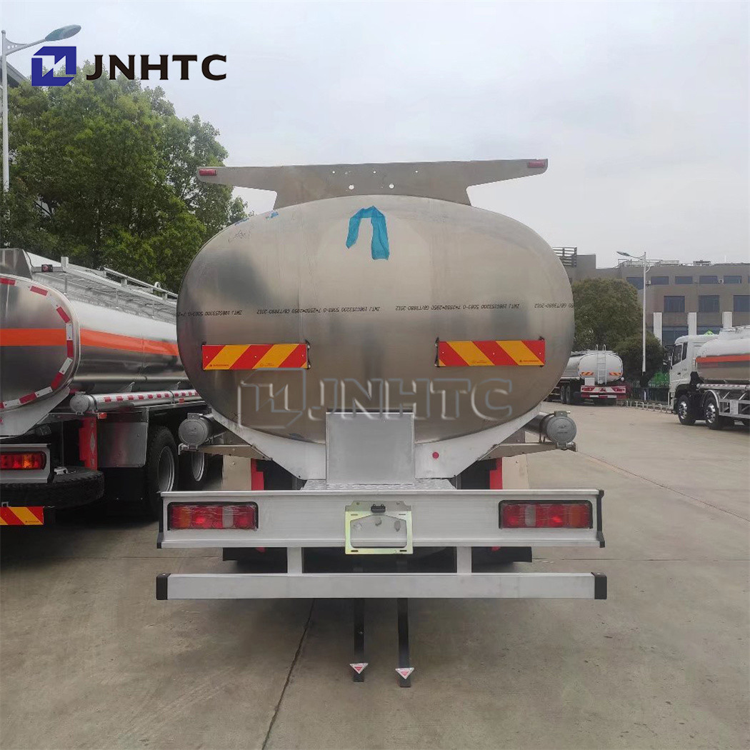 China 8x4 Howo Left And Right Hand Steering Diesel Oil Tank Truck Transporter Big Capacity on sale
