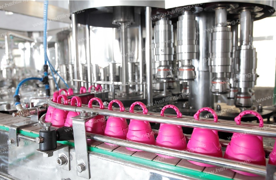 China Automatic Soda Water Juice Liquid Beverage Carbonated Filling Machine bottling machine on sale