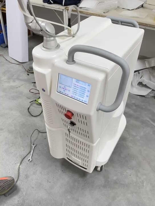 China 10.64um Air Cooling Co2 Fractional Laser Equipment For Scar Removal on sale