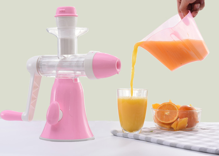 Cheap Cold Screw Manual Juice Maker Hard Plastic Size 313*173*326mm Compact Designed for sale