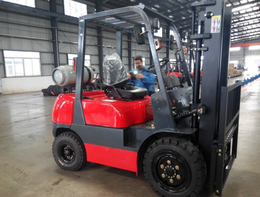 China Gas Engine Powered Pallet Truck Type LPG Forklift 3000kg Loading Capacity on sale
