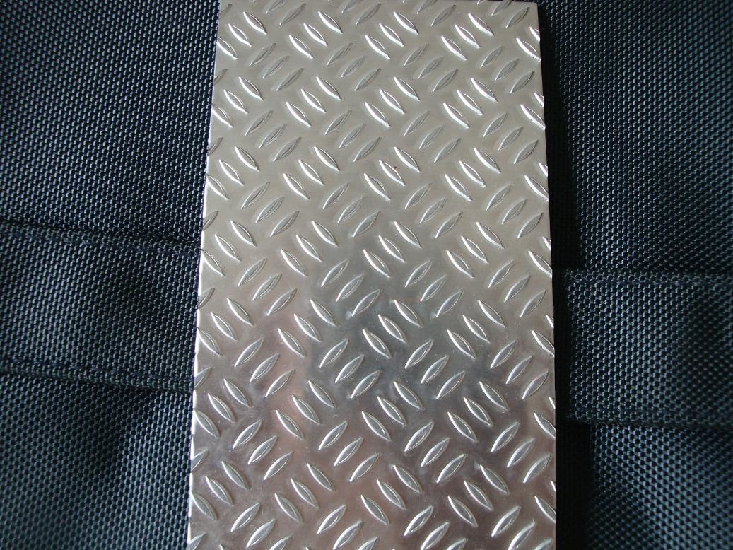 China Flat Diamond Aluminum Sheet Metal With Different Alloy For Wide Usages on sale
