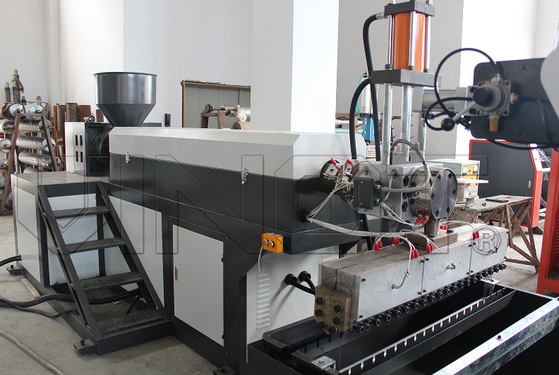China Horizontal Type Plastic Nylon Film Extruder Machine 0.015 - 0.07mm Thickness on sale