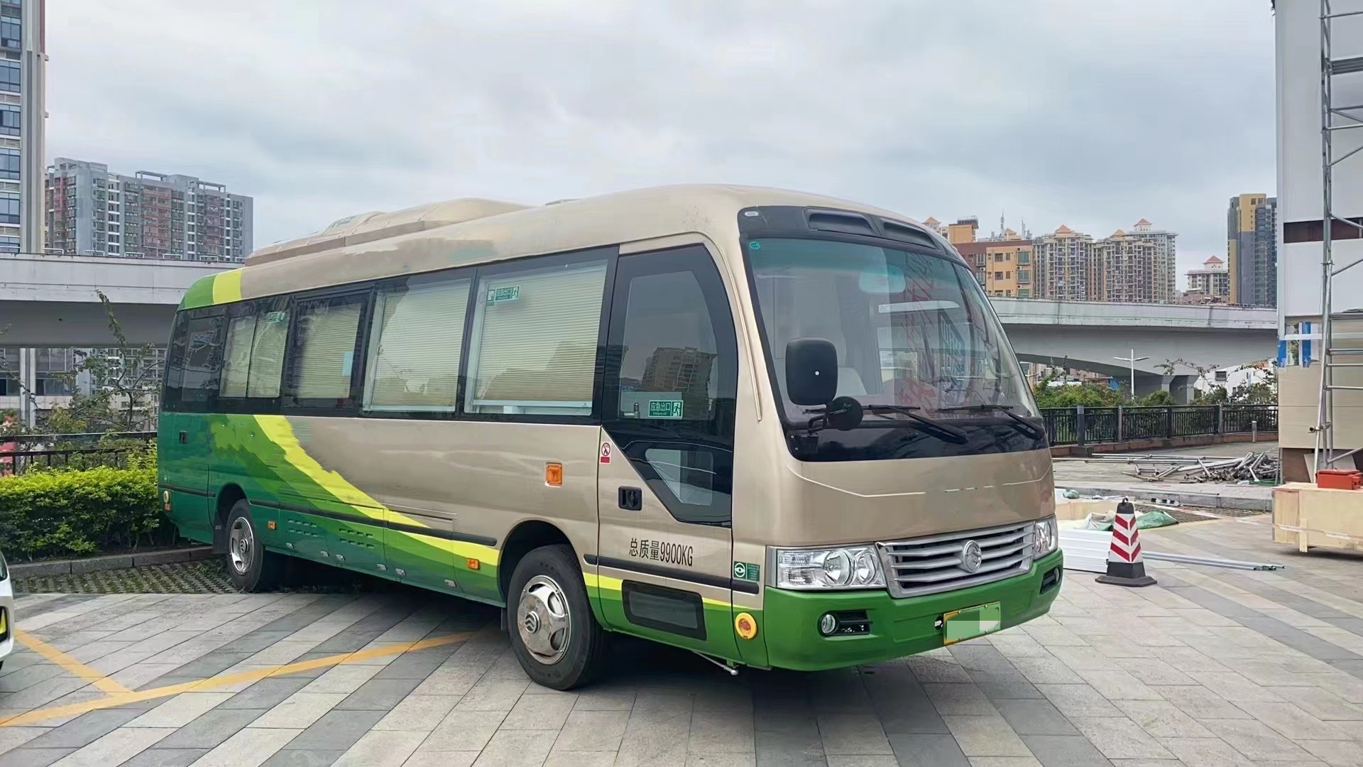 China Golden Dragon Second Hand Mini Bus 2 Seater Produced In January 2023 on sale