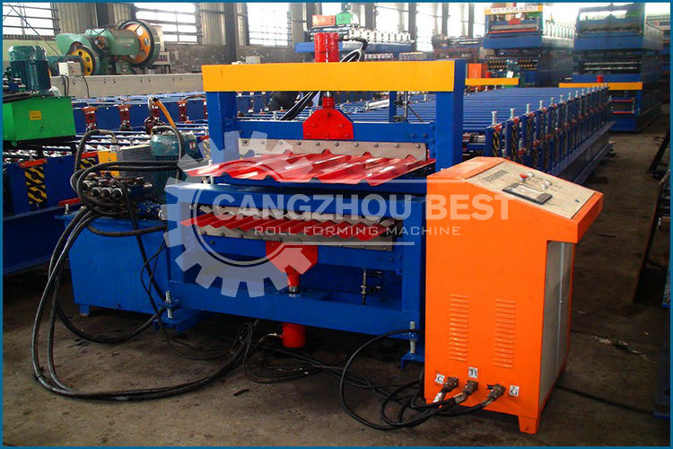 China High Speed Corrugated Roof Roll Forming Machine / Roof Tile Making Machine on sale