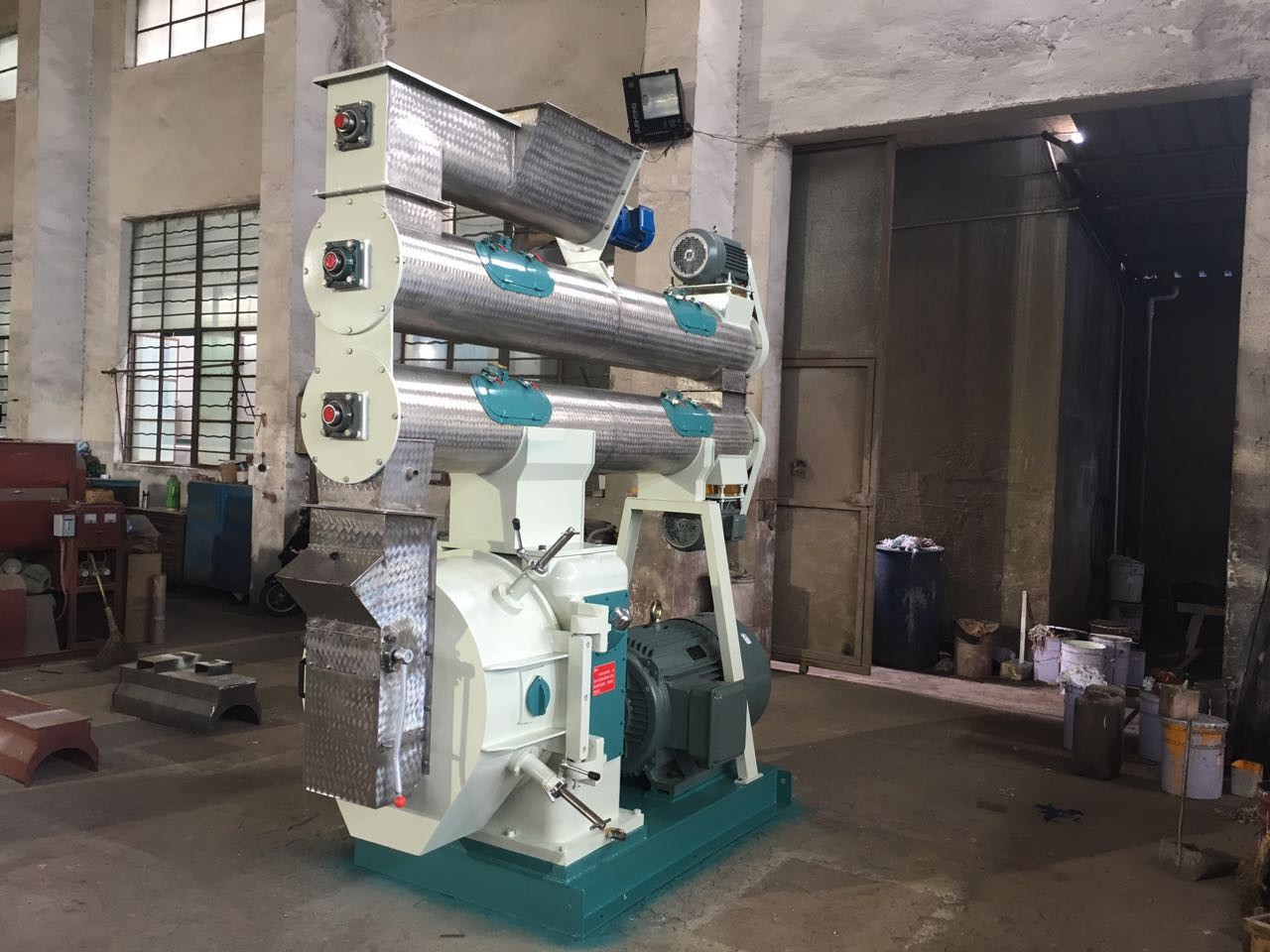 China 200kw 22th Industrial Wood Pellet Mill Machine Manufacturing Equipment on sale