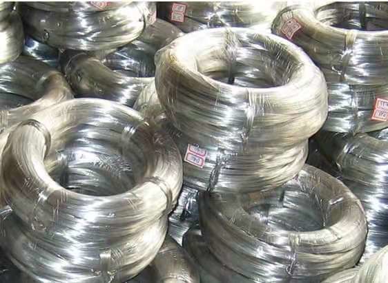 China Low Carbon Hot Dipped Galvanized Steel Wire Rod For Armouring Cable on sale