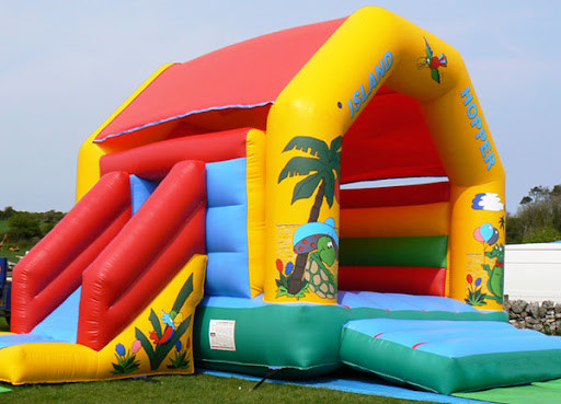 China Colorful Bouncy Castle House 22ft X 19ft For Birthday Party on sale