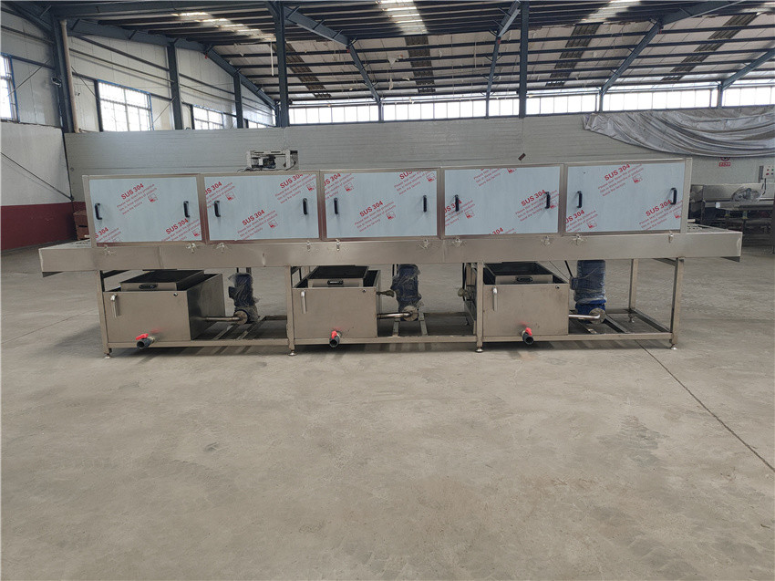 China Poultry Plastic Basket Washer Machine High Pressure Spray Sterilization on sale