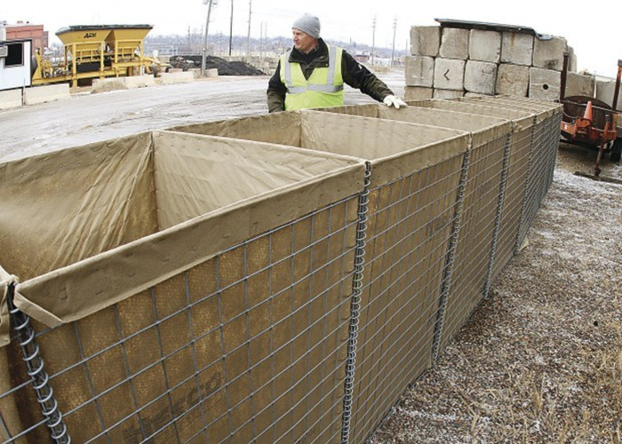 China Welded Defensive Bastion Military Sand Wall Hesco Barriers For Flood Control on sale