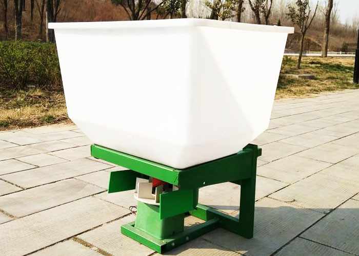 China PP Plastic Tank capacity 100kg Fertilizer Spreader Machine For Farm on sale