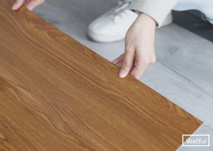 Cheap Oak Wood 2.0mm Anti Scratch Wood LVT Flooring Comfortable for sale