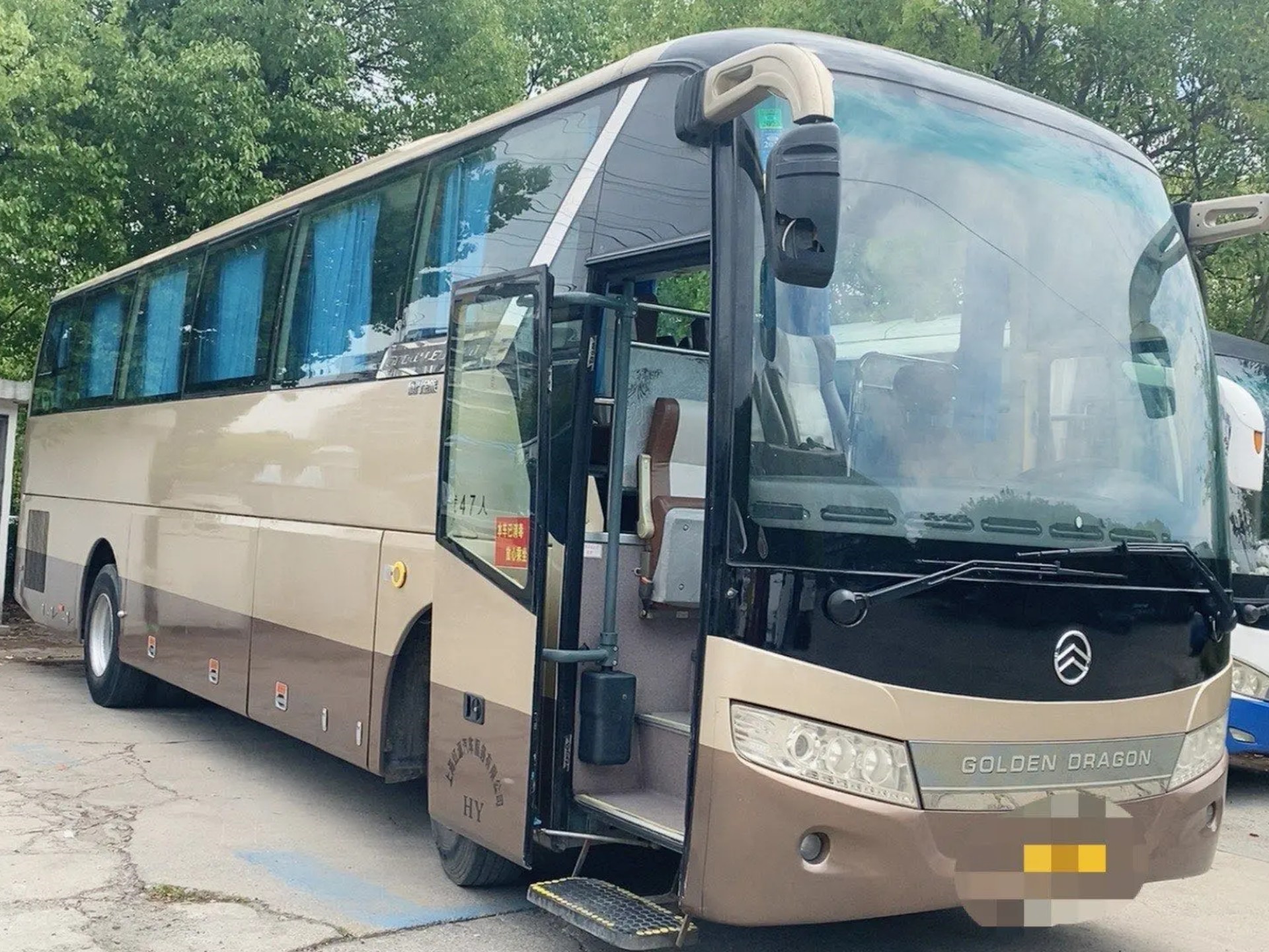 China Used Passenger Bus Airbag Suspension 47 Seats Yuchai Engine Single Door 2nd Hand Golden Dragon XML6113 on sale