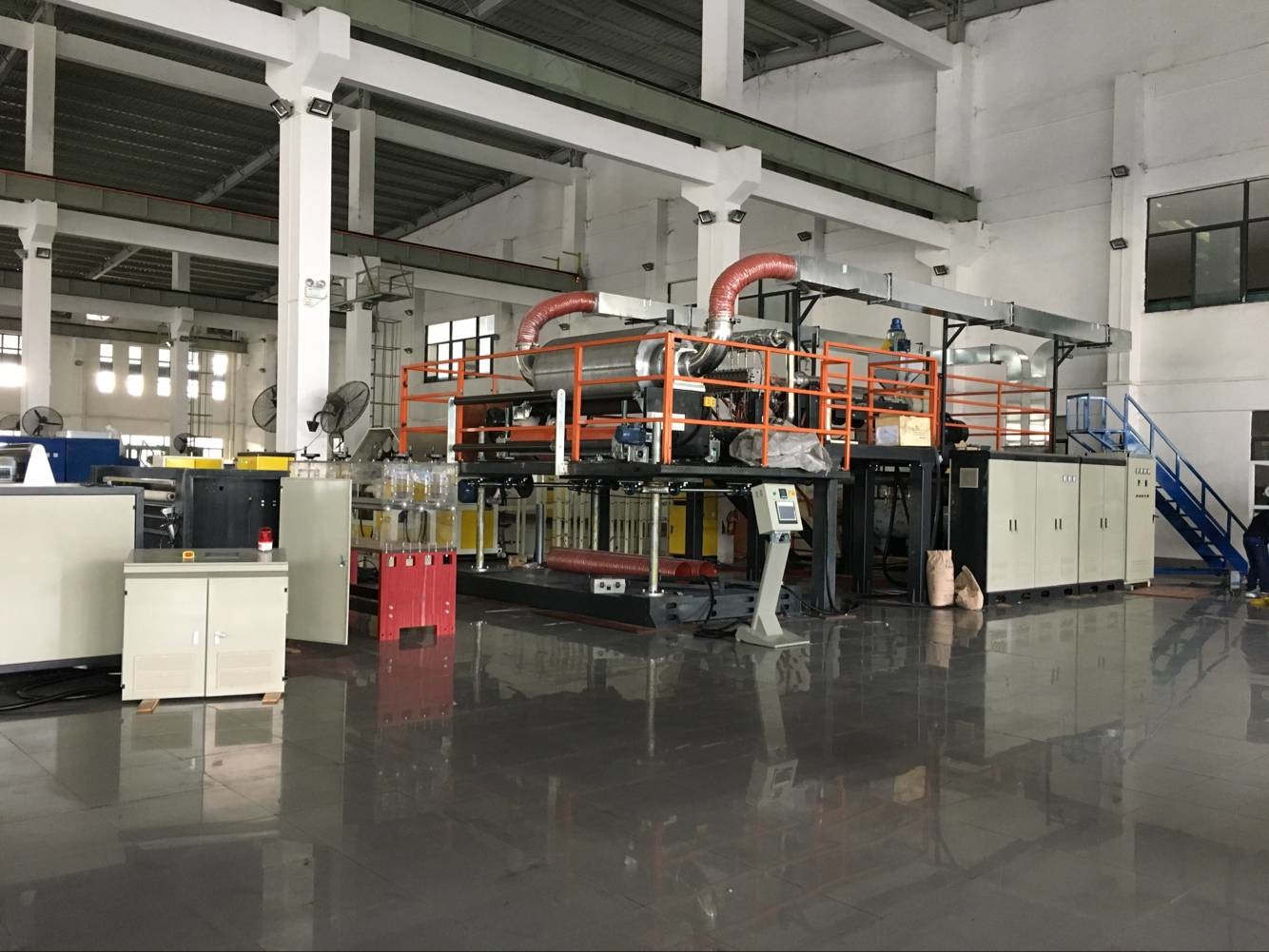 China AF-1600mm  PP Meltblown Nonwoven Fabric Making Machine / Meltblown Nonwoven Machine 10-150GSM on sale