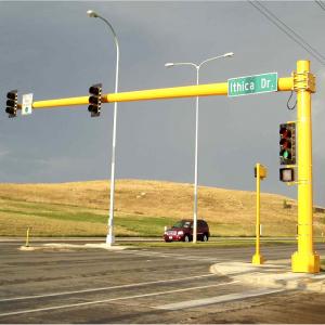 15m Street Lights Traffic Signal Light Pole Single Arm Multiple Mounting Brackets