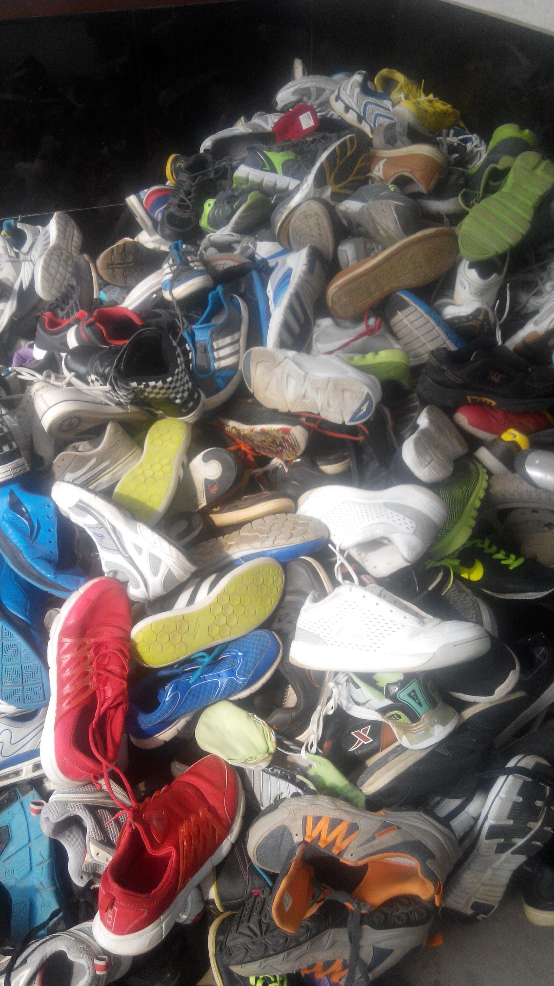 China used shoes,used bags, used cloth , second-hand shoes ,Comfortable used sport shoes on sale