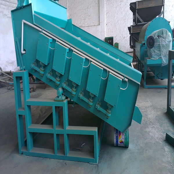 China Big Capacity Stone Vibrating Screen For Mineral Processing on sale