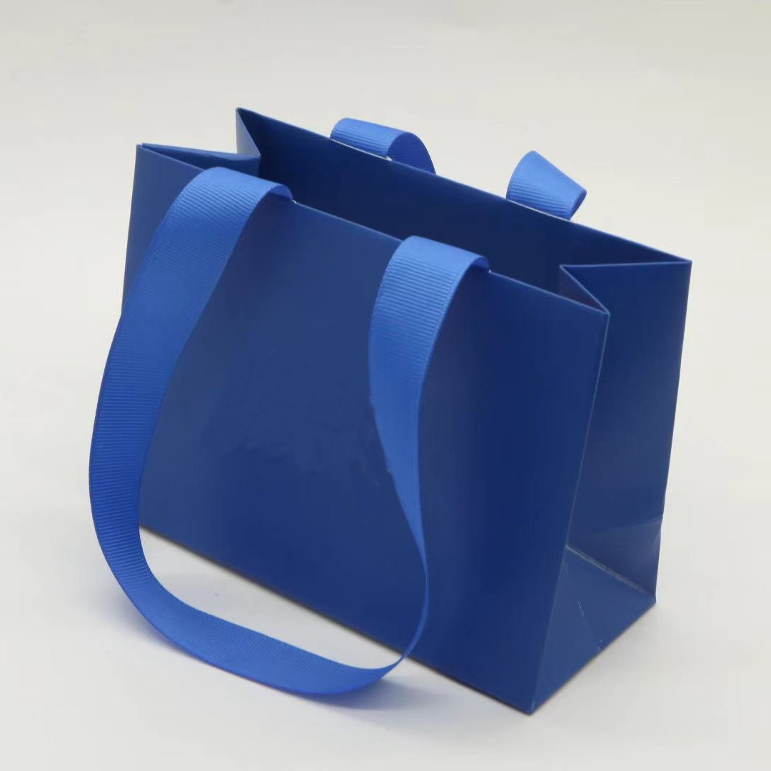 Best Multipurpose Flat Handle Paper Bags , Reusable Paper Shopping Bags Blue wholesale