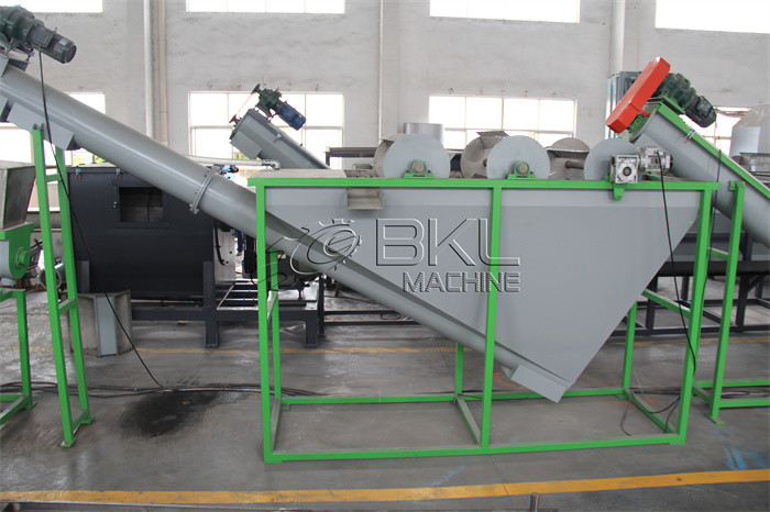 Cheap 5.5kw PET Recycling Line With Sink Float Washing Tank for sale